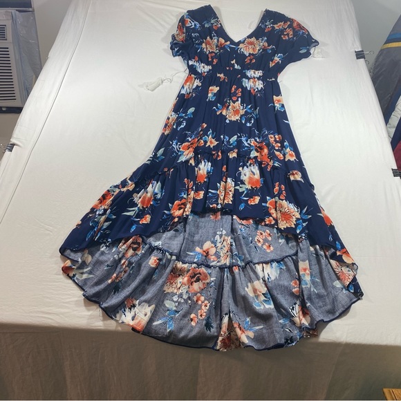 kormei Dresses & Skirts - Kormei Dress Woman’s XL high low floral short sleeve 52” length smocked V neck